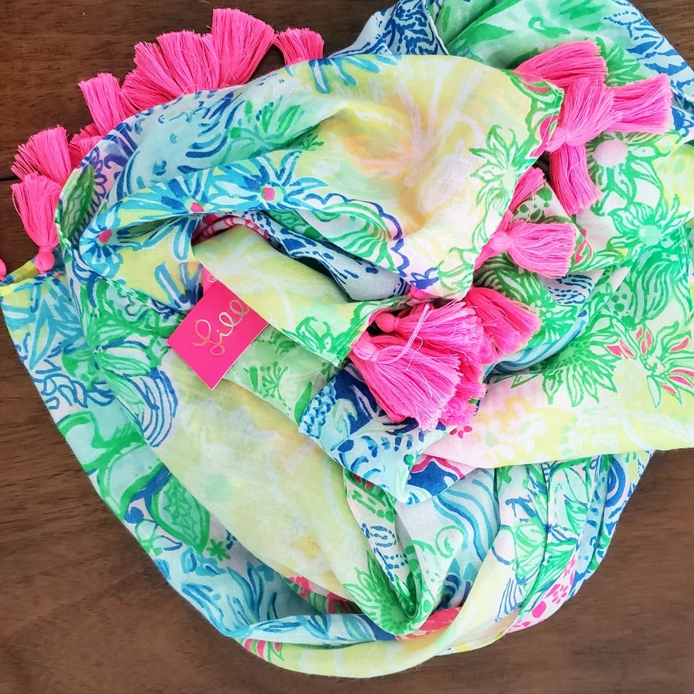 NWT Cheek to Cheek Resort Scarf